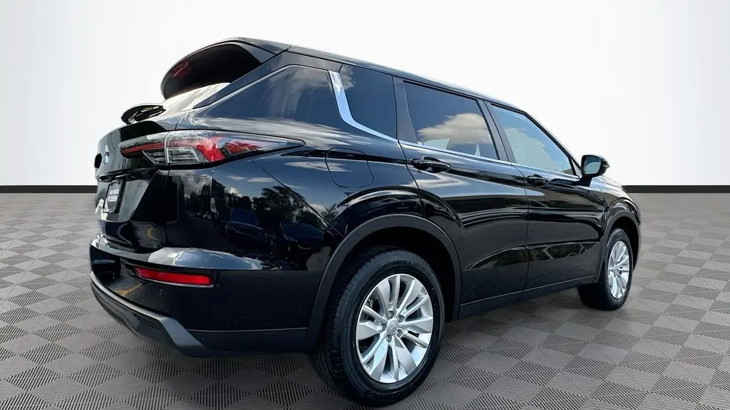 2025 Mitsubishi Outlander ES