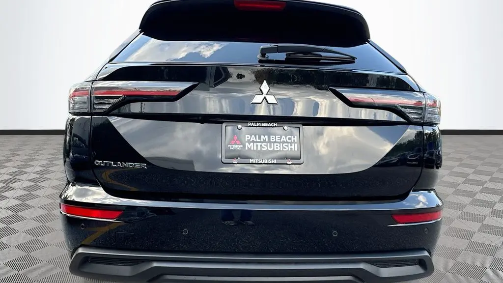 2025 Mitsubishi Outlander ES