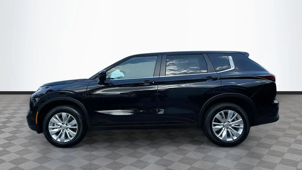 2025 Mitsubishi Outlander ES