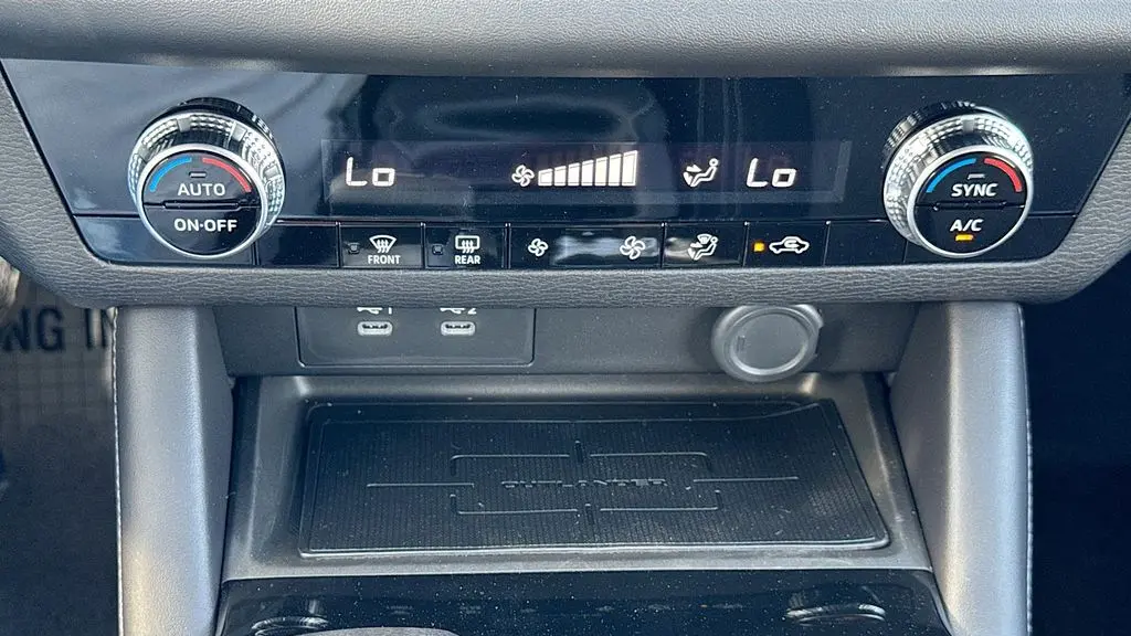 2025 Mitsubishi Outlander ES