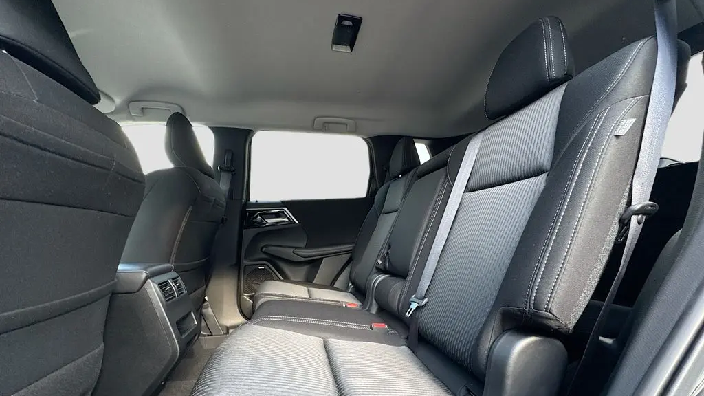 2025 Mitsubishi Outlander ES