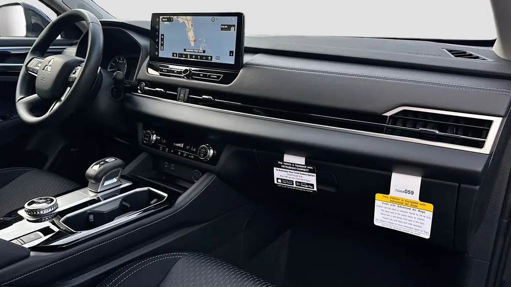 2025 Mitsubishi Outlander ES