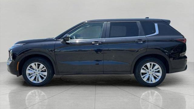 2025 Mitsubishi Outlander ES