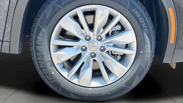 2025 Mitsubishi Outlander ES