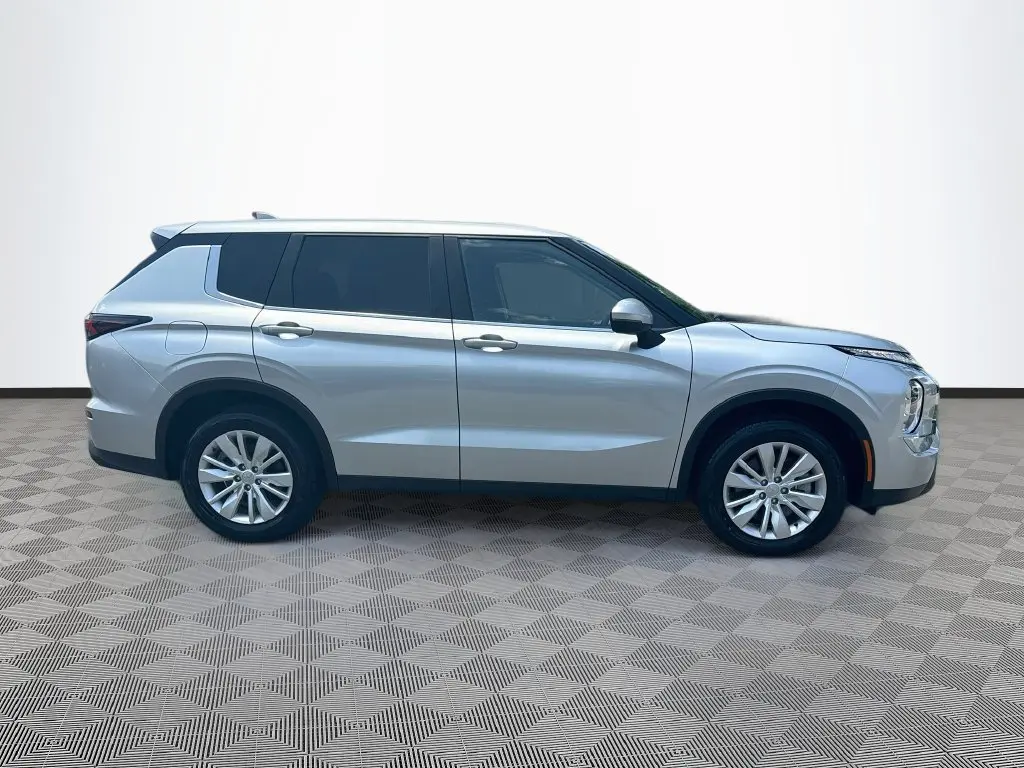 2025 Mitsubishi Outlander - $25,952