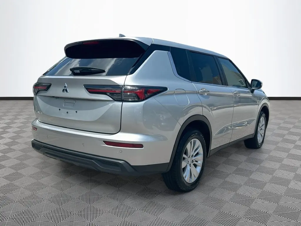 2025 Mitsubishi Outlander - $25,952