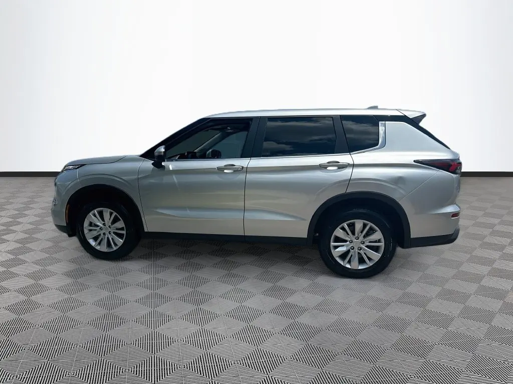 2025 Mitsubishi Outlander - $25,952
