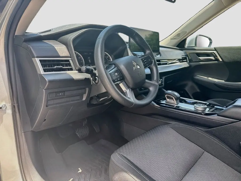 2025 Mitsubishi Outlander - $25,952