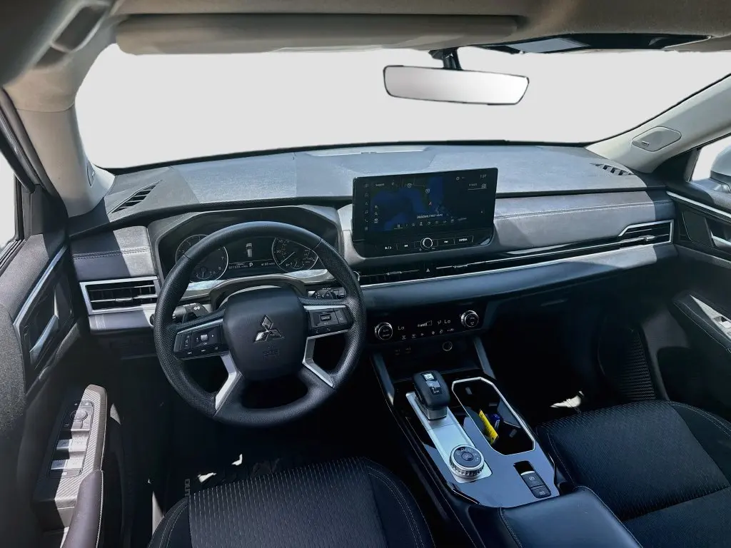 2025 Mitsubishi Outlander - $25,952