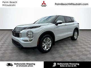 2025 Mitsubishi Outlander with White Diamond Exterior