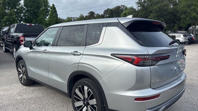 2025 Mitsubishi Outlander SE