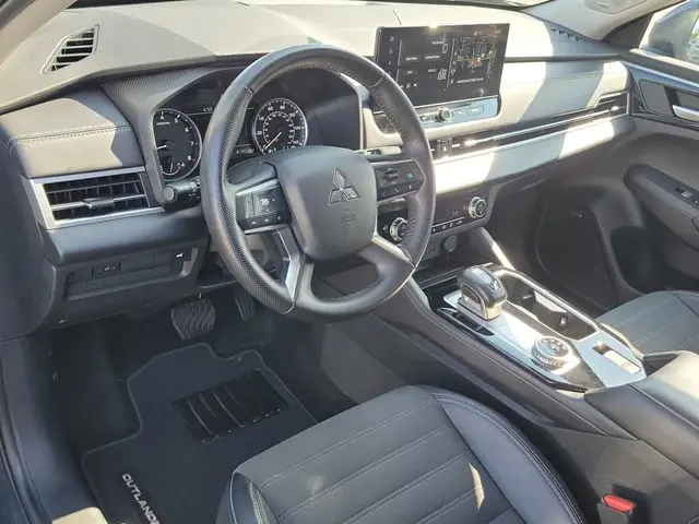 2025 Mitsubishi Outlander - $25,652