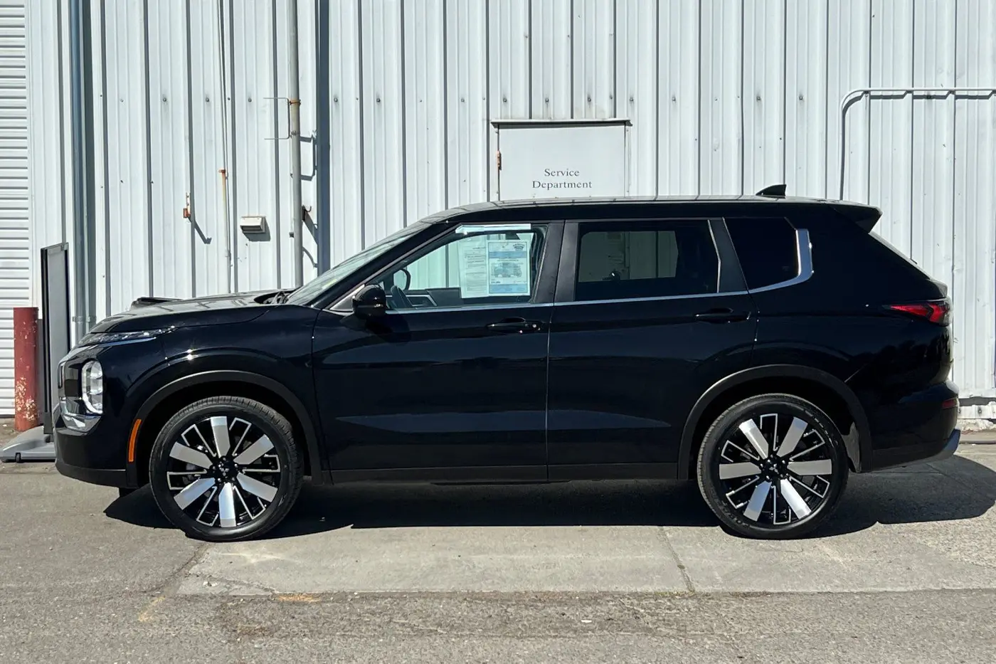 2025 Mitsubishi Outlander - $23,500