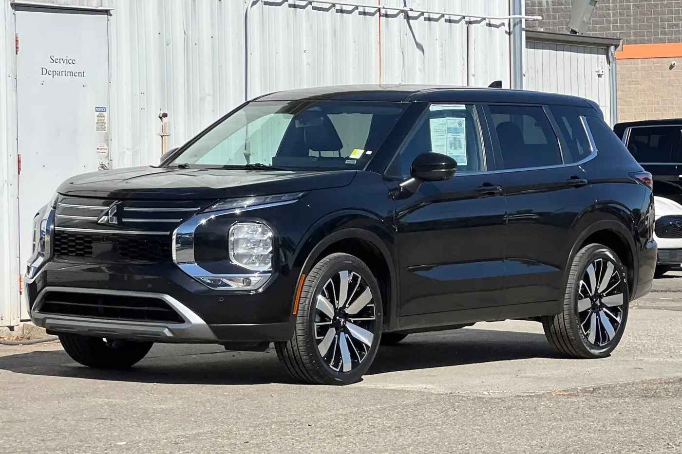 2025 Mitsubishi Outlander - $23,500