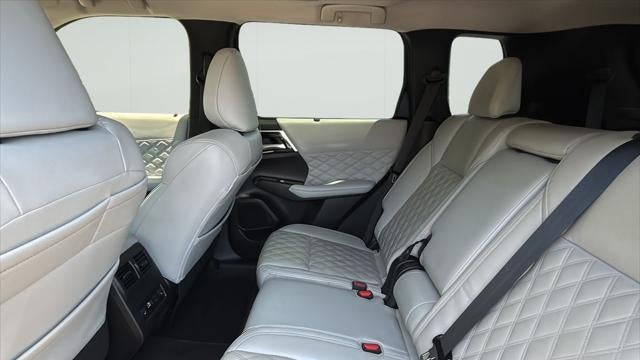 2023 Mitsubishi Outlander SE