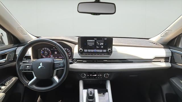 2023 Mitsubishi Outlander SE