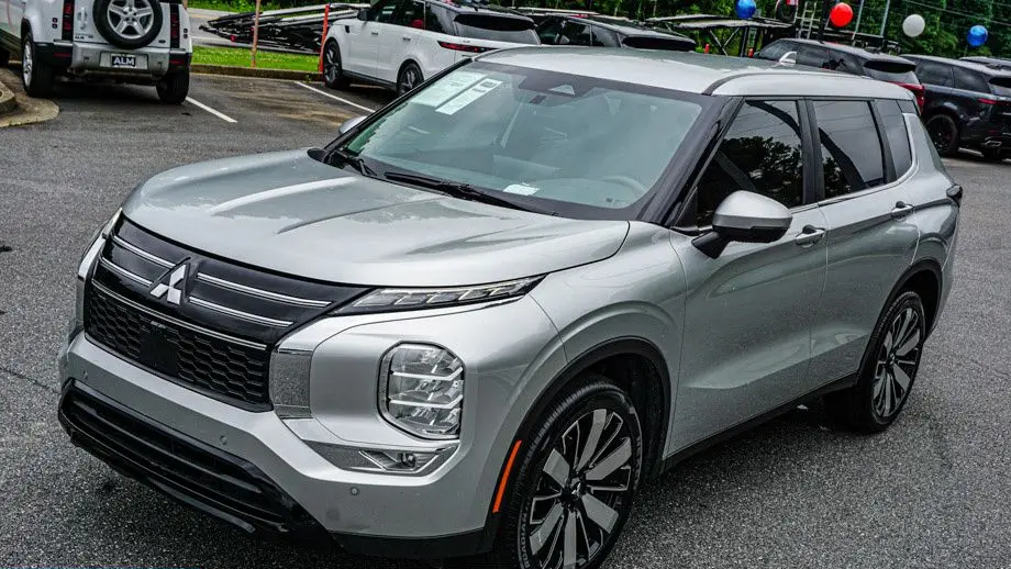 2025 Mitsubishi Outlander SE