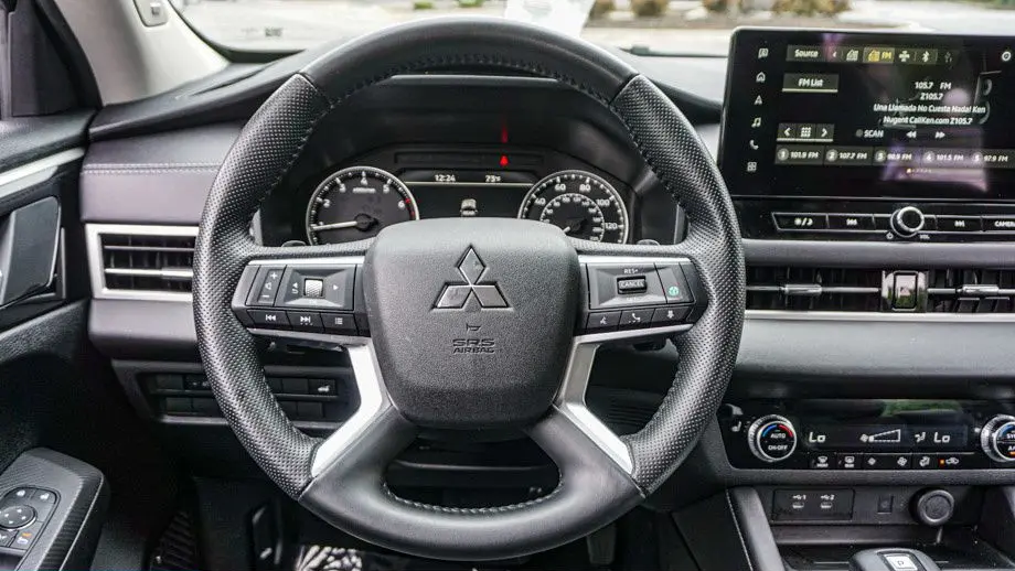 2025 Mitsubishi Outlander SE