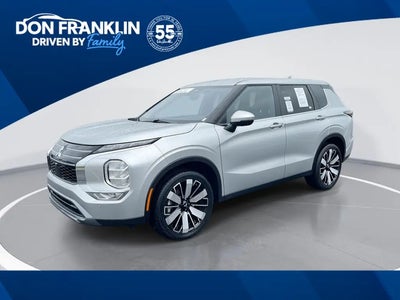 Photo of a 2025 Mitsubishi Outlander SE 4DR SUV for sale