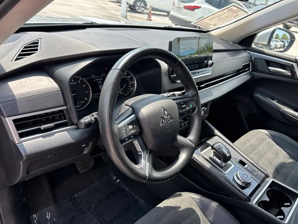 2024 Mitsubishi Outlander - $19,901