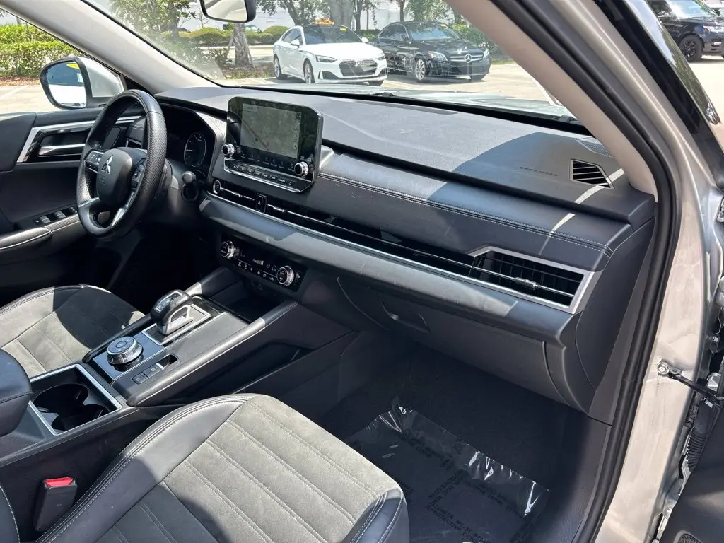 2024 Mitsubishi Outlander - $19,901