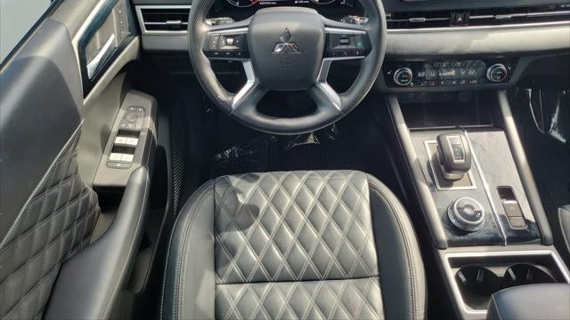 2023 Mitsubishi Outlander SE