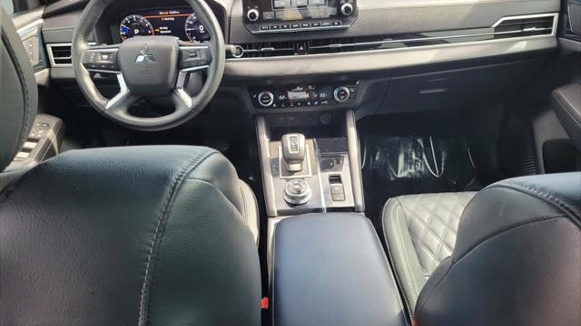 2023 Mitsubishi Outlander SE