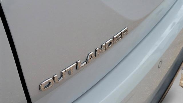 2023 Mitsubishi Outlander SE