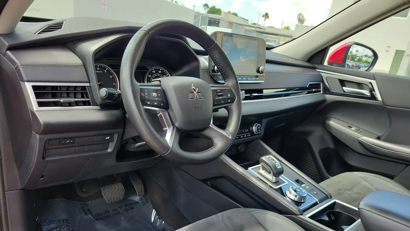 2024 Mitsubishi Outlander SE