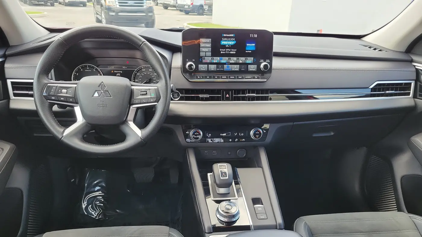 2024 Mitsubishi Outlander SE