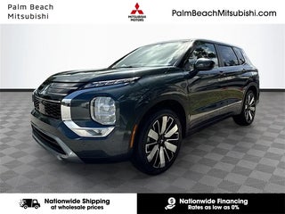 2025 Mitsubishi Outlander with Graphite Gray Exterior