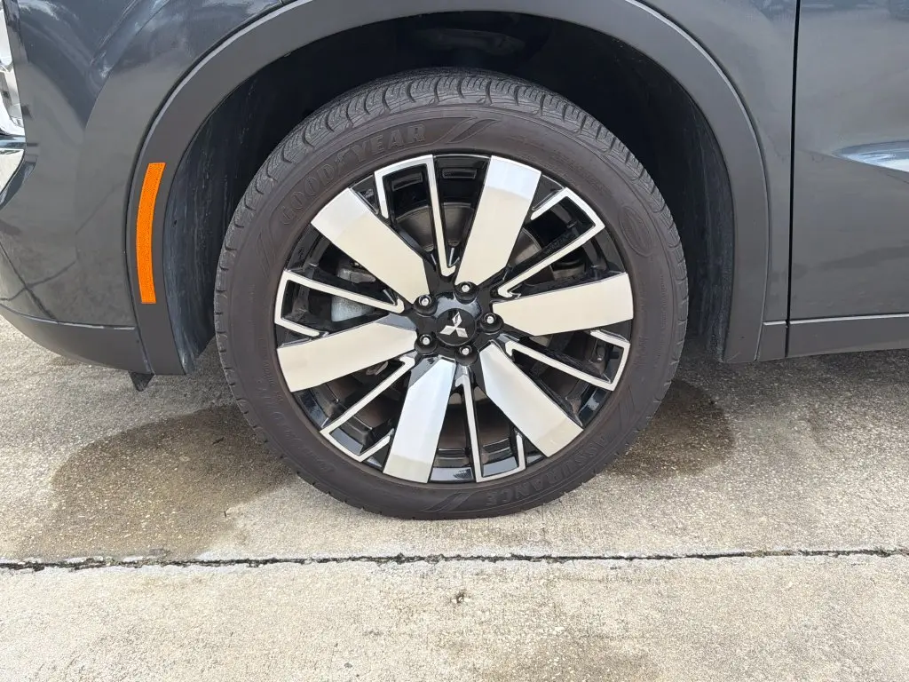 2025 Mitsubishi Outlander - $22,200