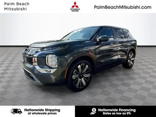 2025 Mitsubishi Outlander with Graphite Gray Exterior