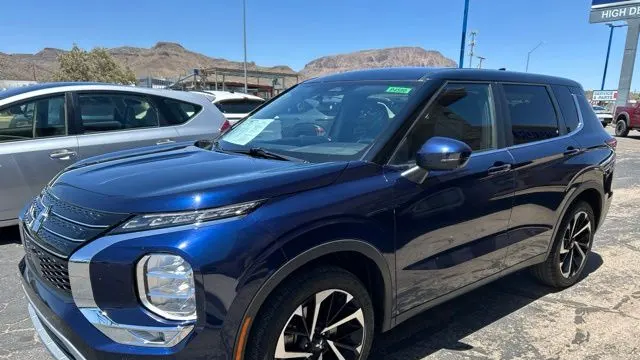 2024 Mitsubishi Outlander SE