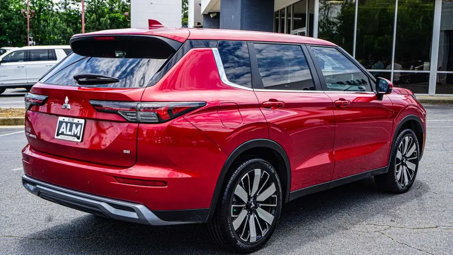 2025 Mitsubishi Outlander SE