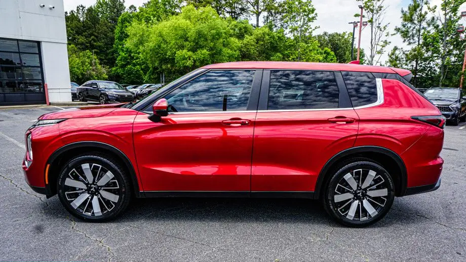 2025 Mitsubishi Outlander SE