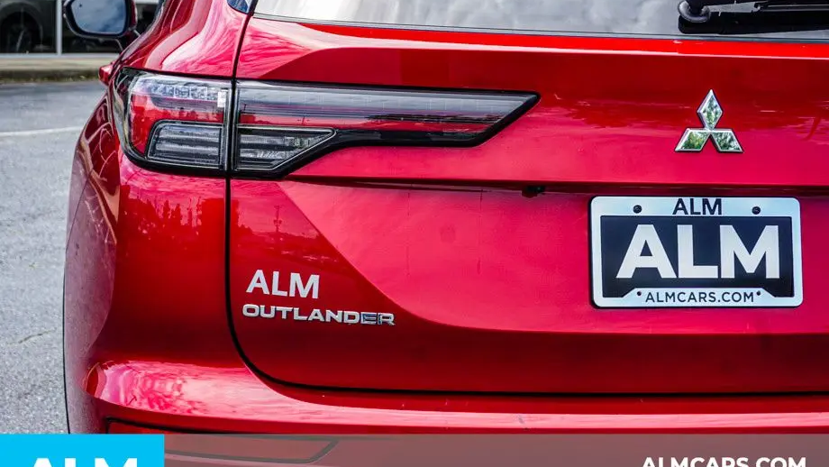 2025 Mitsubishi Outlander SE