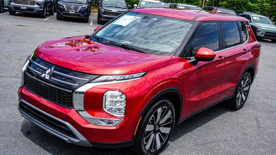 2025 Mitsubishi Outlander SE
