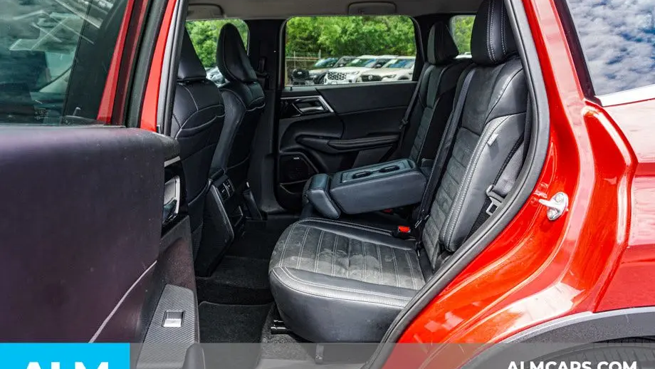 2025 Mitsubishi Outlander SE