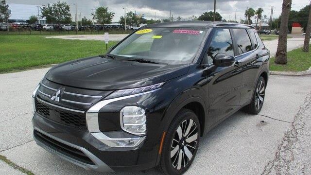 2025 Mitsubishi Outlander SE