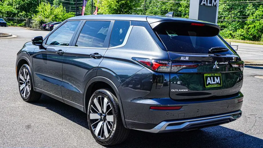 2025 Mitsubishi Outlander SE