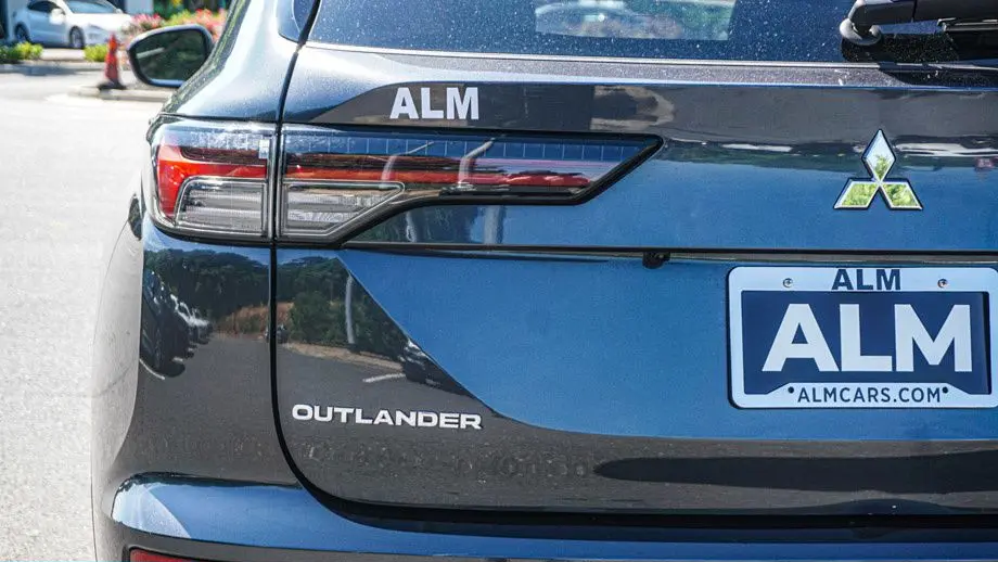 2025 Mitsubishi Outlander SE