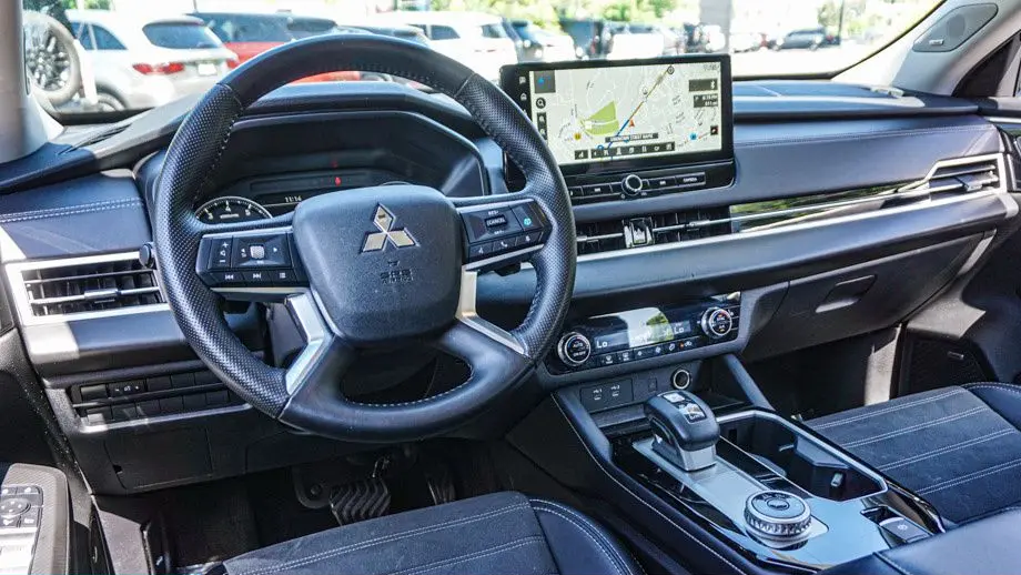 2025 Mitsubishi Outlander SE