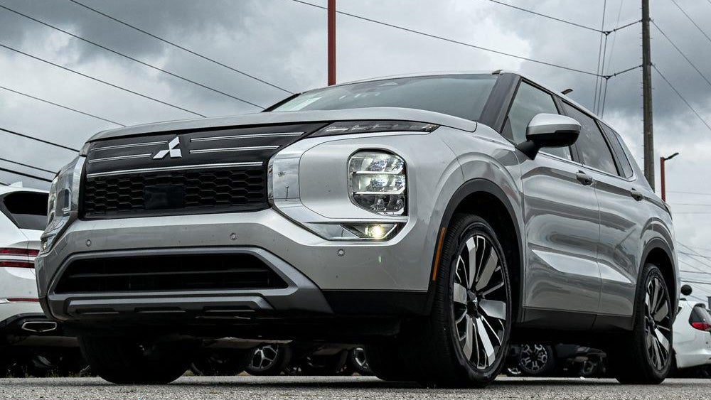 2025 Mitsubishi Outlander SE