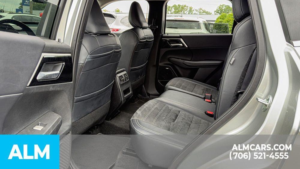 2025 Mitsubishi Outlander SE