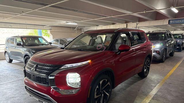 2023 Mitsubishi Outlander SE