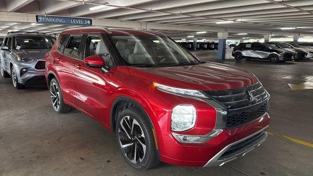 2023 Mitsubishi Outlander SE