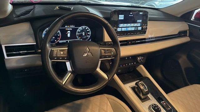 2023 Mitsubishi Outlander SE