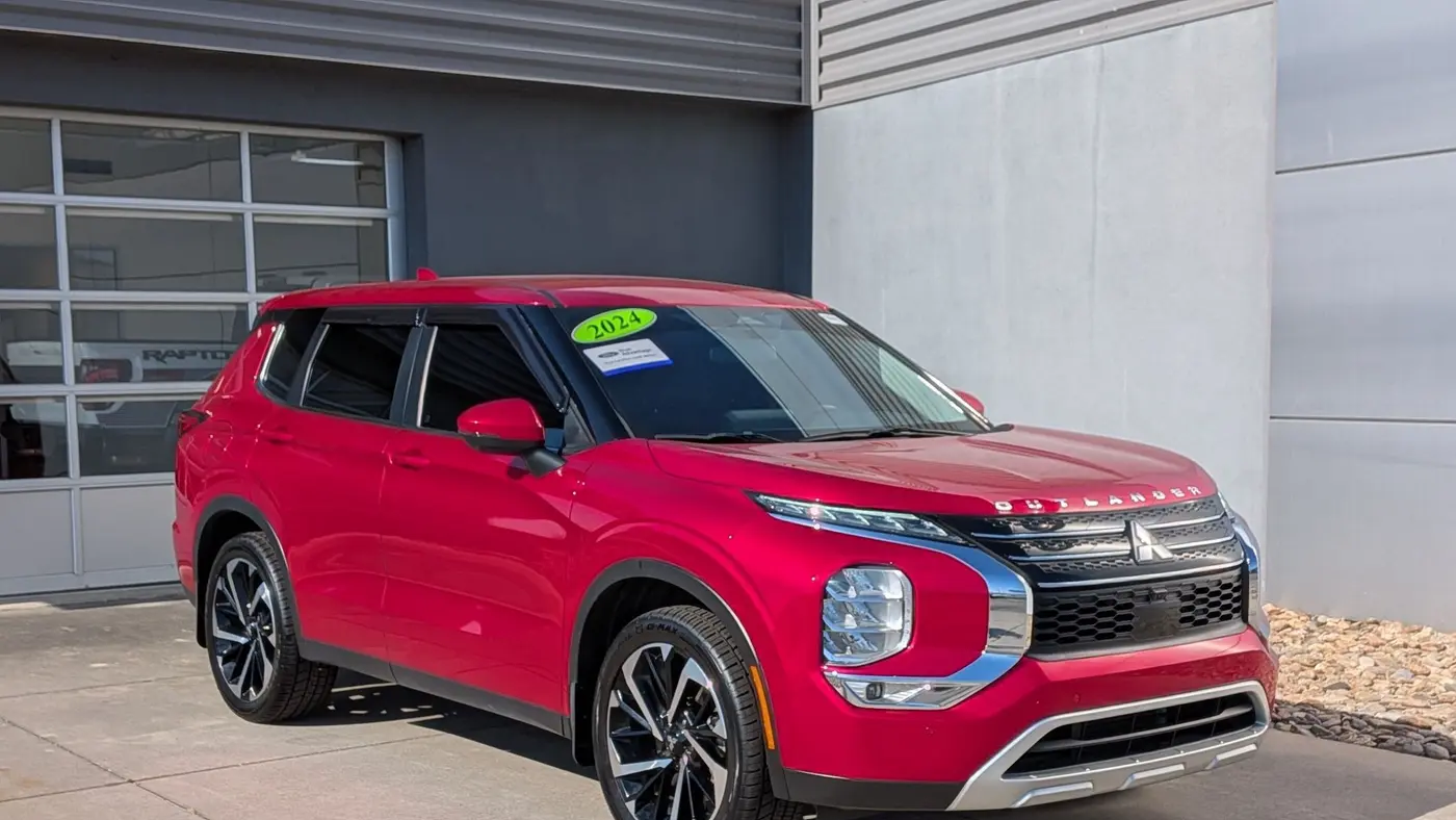 Preowned 2024 Mitsubishi Outlander SE for Sale