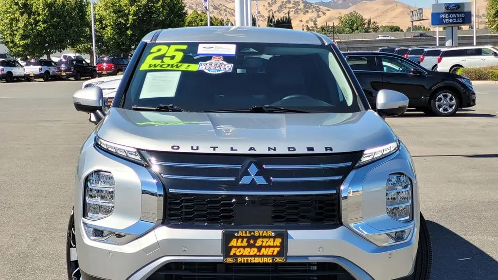 2025 Mitsubishi Outlander SE